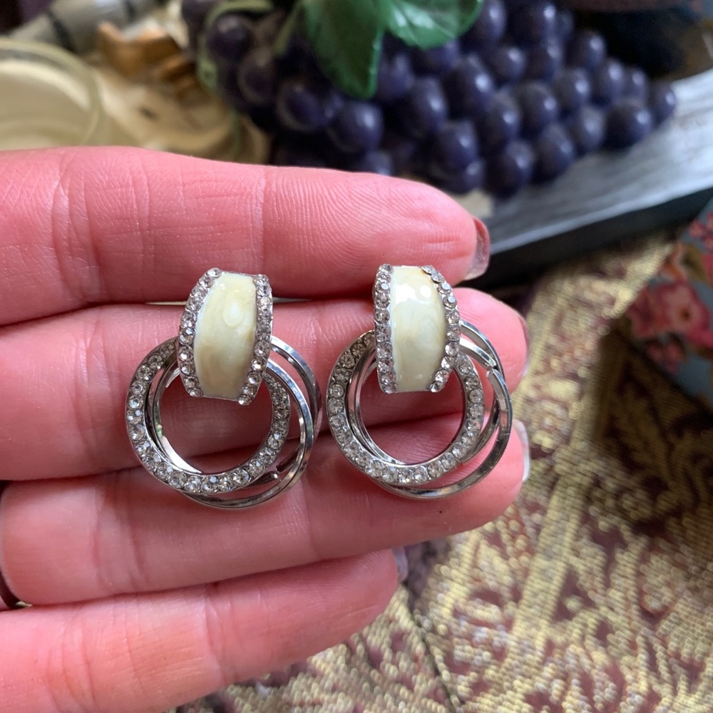 Beautiful Silver plated laminated crystals earrings